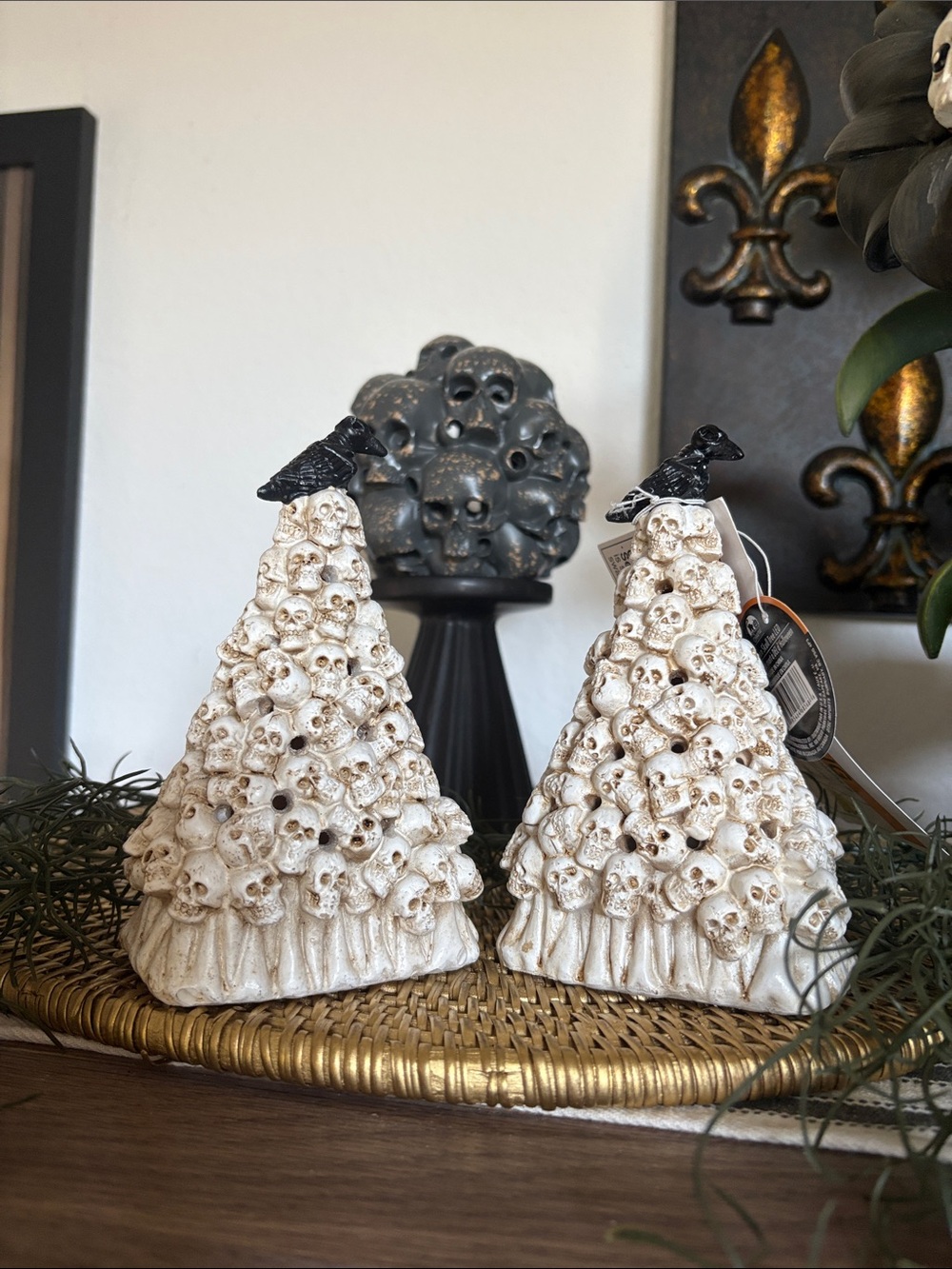 🆕2 Light Up Skull Stack “Trees” With Crow Topper